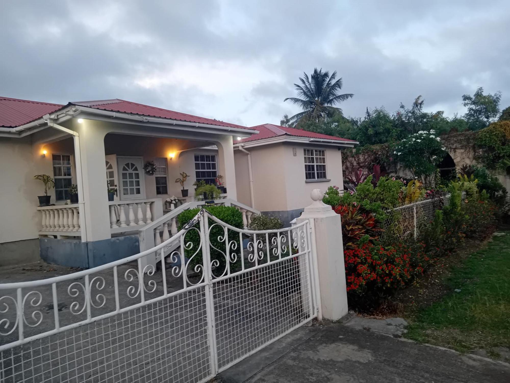 Chandler Homestay Сент-Филип Экстерьер фото